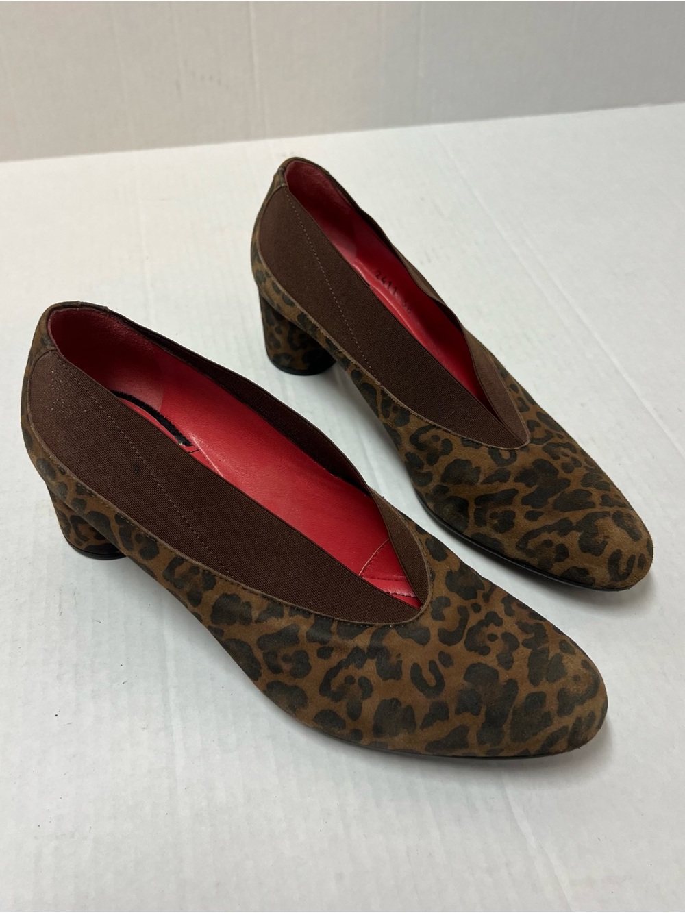 Pas De Rouge Women’s EU Size 38 Leopard Print Suede Mid Heels Pump Anthropologie